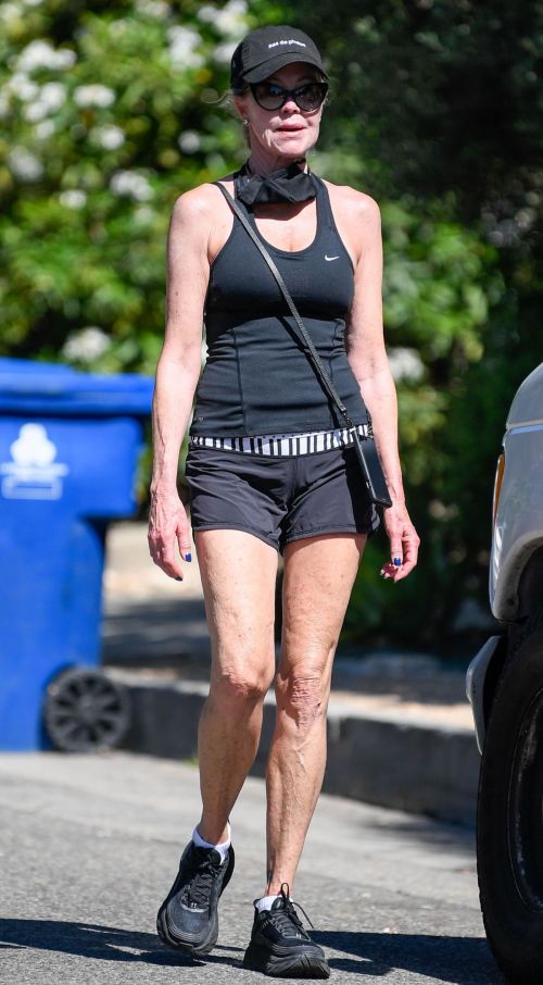 Melanie Griffith Out Hiking in Los Angeles 2020/06/12 2