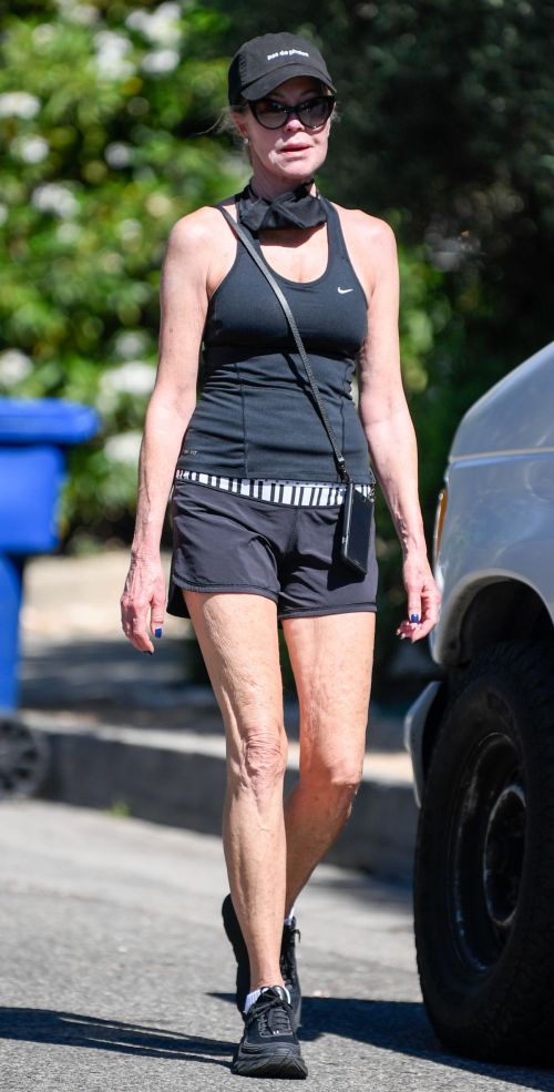 Melanie Griffith Out Hiking in Los Angeles 2020/06/12 3