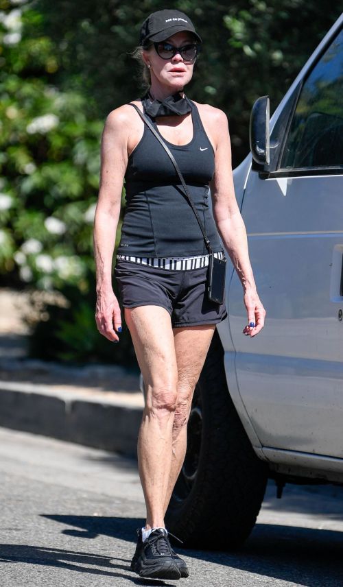 Melanie Griffith Out Hiking in Los Angeles 2020/06/12