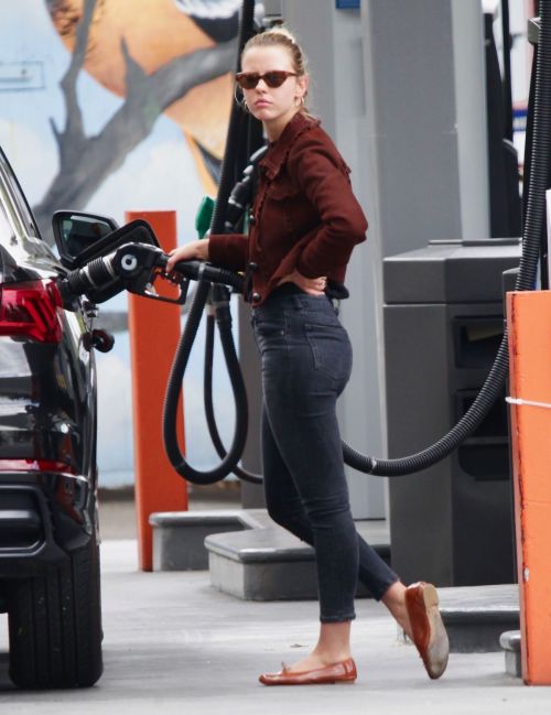 Mia Goth at a Gas Station in Los Angeles 2020/06/08 2
