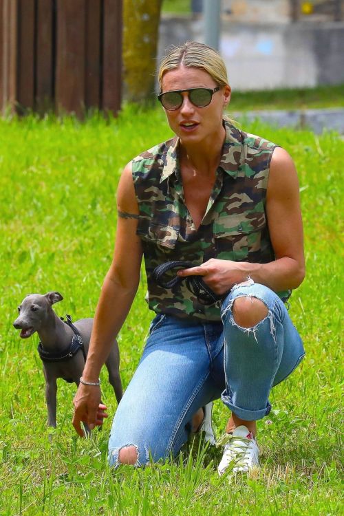 Michelle Hunziker Out with her Dogs in a Park in Bergamo 2020/06/02 12