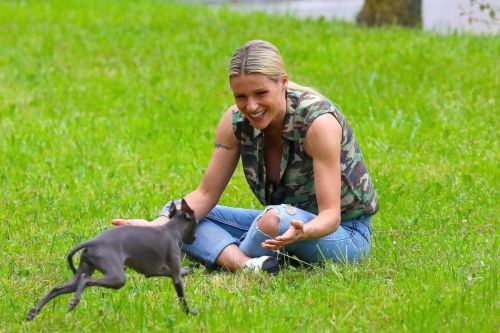 Michelle Hunziker Out with her Dogs in a Park in Bergamo 2020/06/02 18