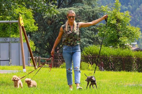 Michelle Hunziker Out with her Dogs in a Park in Bergamo 2020/06/02 11