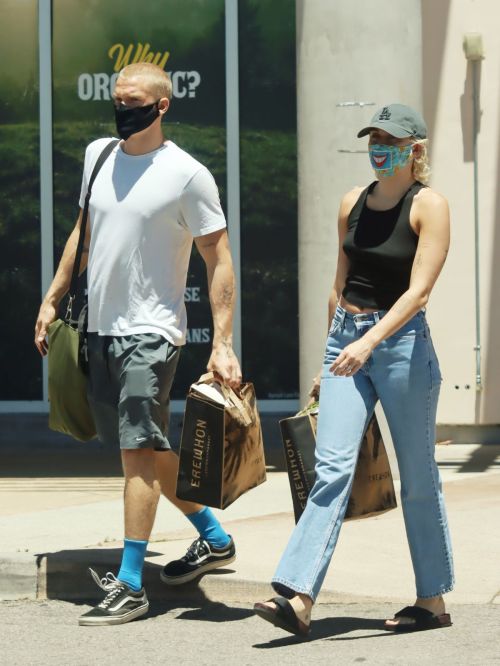 Miley Cyrus and Cody Simpson Out Shopping in Calabasas 2020/06/09