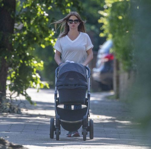 Millie Mackintosh Out and About in London 2020/06/15 6
