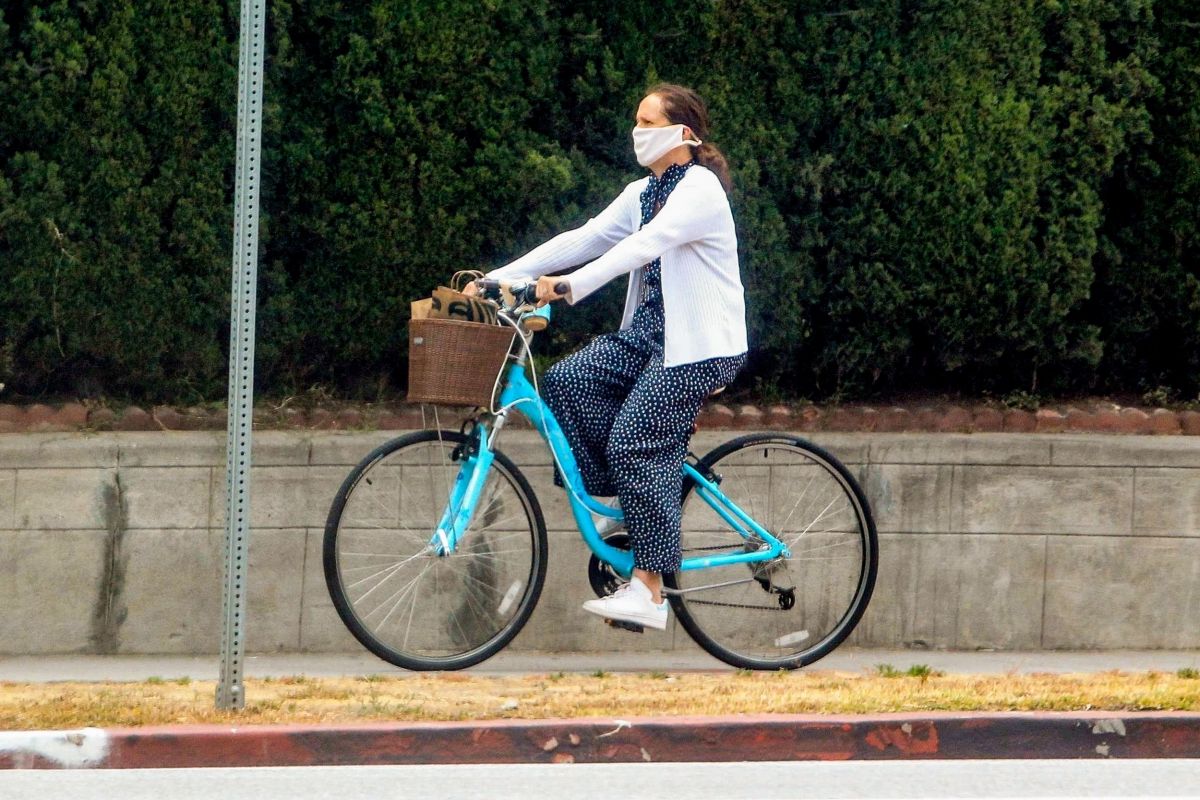 Molly Shannon Riding Bike Out in West Hollywood 2020/06/05