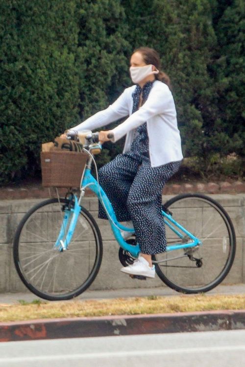 Molly Shannon Riding Bike Out in West Hollywood 2020/06/05
