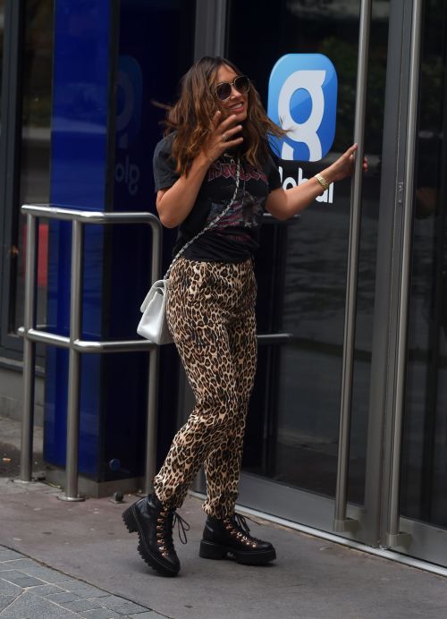 Myleene Klass Arrives at Global Radio in London 2020/06/05 4