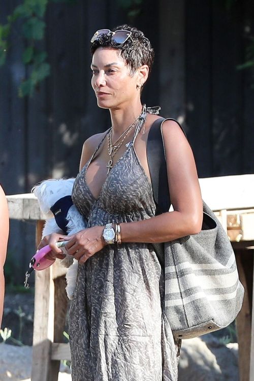 Nicole Murphy Out and About in Malibu 2020/06/14 10