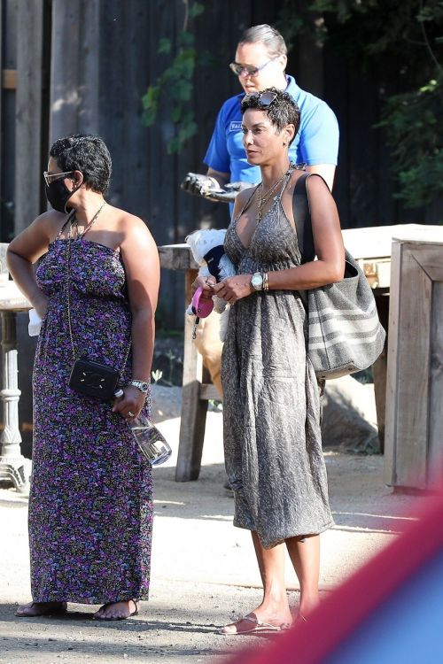 Nicole Murphy Out and About in Malibu 2020/06/14 5