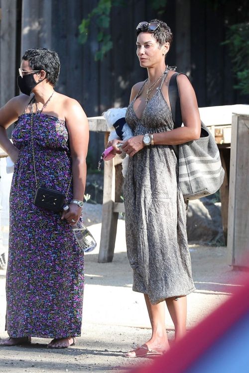 Nicole Murphy Out and About in Malibu 2020/06/14 6