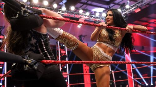 Nikki Cross vs. Billie Kay - Raw 2020/06/01 3