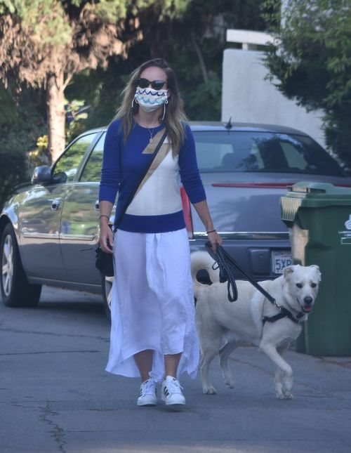 Olivia Wilde Out with Her Dog in Los Angeles 2020/06/07 6