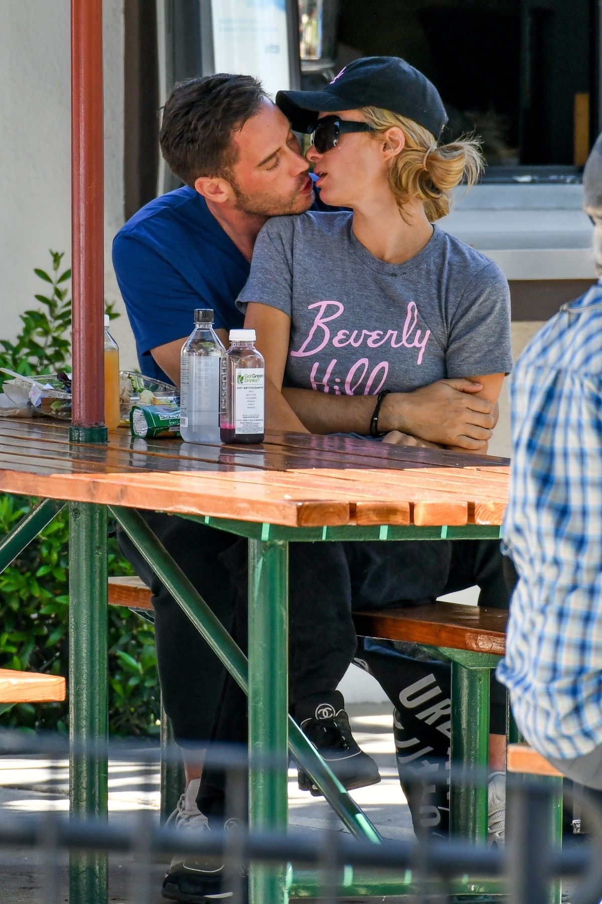 Paris Hilton and Carter Reum Out for Lunch in Malibu 2020/06/07