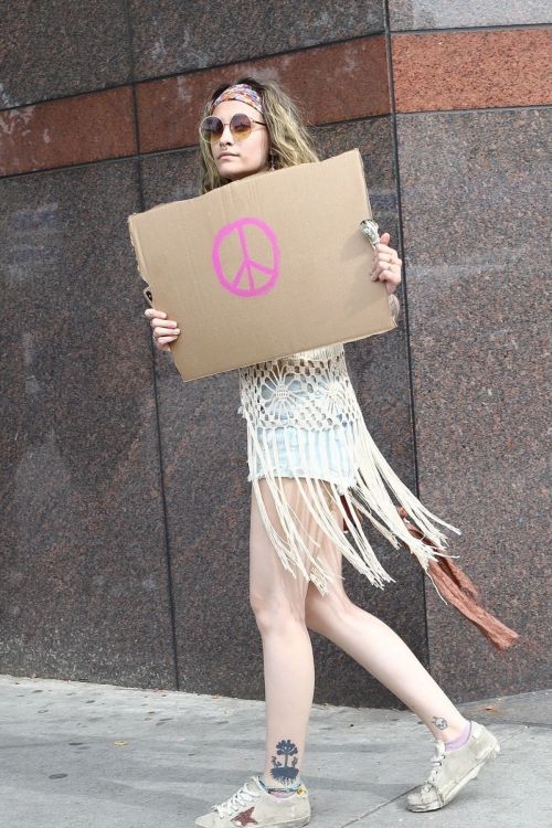 Paris Jackson at a Black Lives Matter Protest in Los Angeles 2020/06/01 3