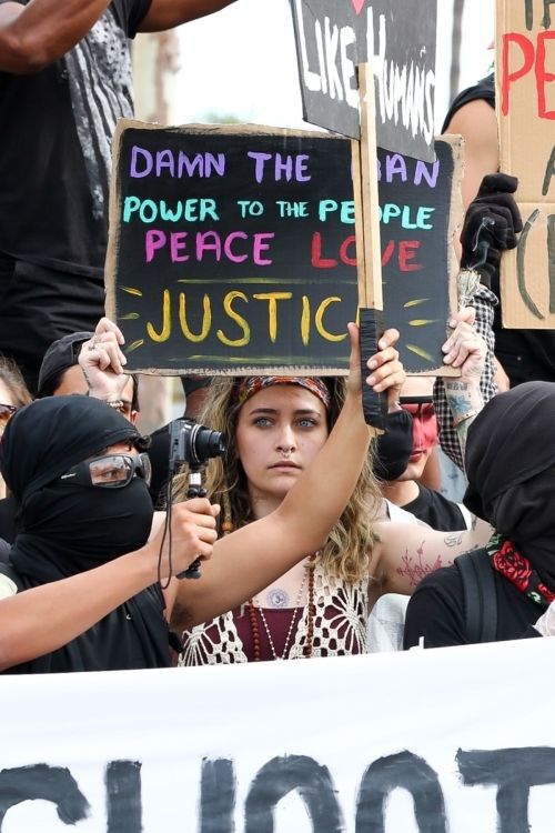 Paris Jackson at a Black Lives Matter Protest in Los Angeles 2020/06/01 5