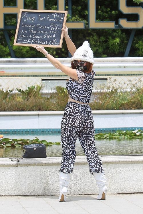 Phoebe Price Out Protesting Banner Photoshoot in Beverly Hills 2020/06/01 2