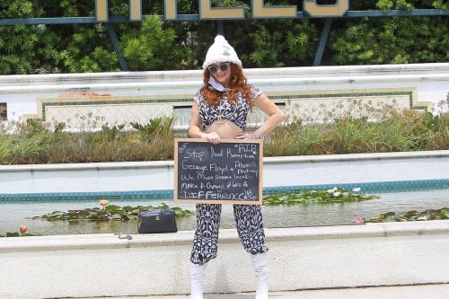 Phoebe Price Out Protesting Banner Photoshoot in Beverly Hills 2020/06/01 3