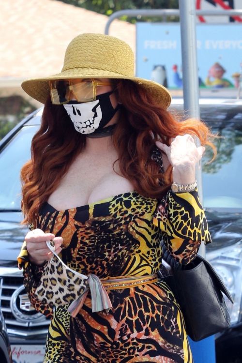 Phoebe Price Shopping at Ralph