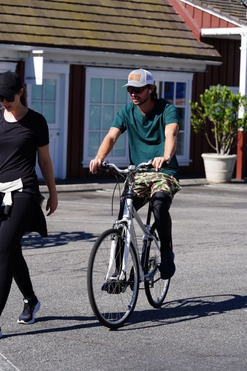 Pregnant Christina Schwarzenegger Riding Her Bike Out in Brentwood 2020/06/09 3
