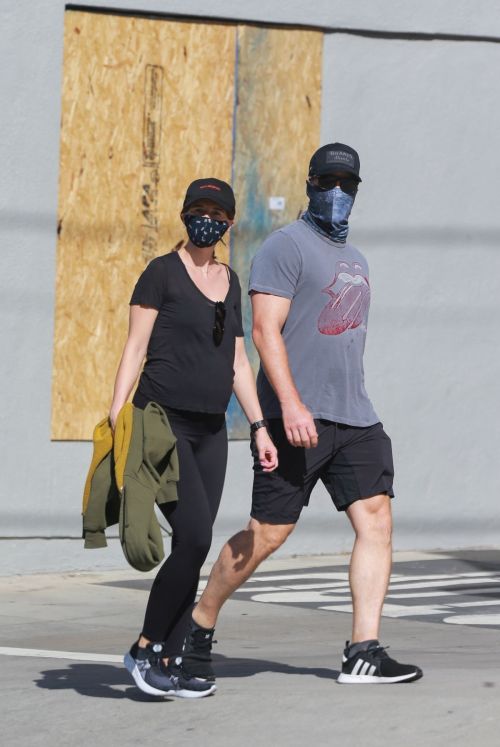 Pregnant Katherine Schwarzenegger and Chris Pratt Out in Santa Monica 2020/06/01 10
