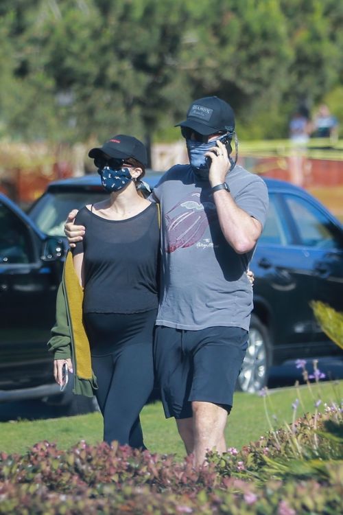 Pregnant Katherine Schwarzenegger and Chris Pratt Out in Santa Monica 2020/06/01 5