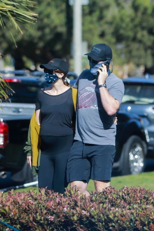 Pregnant Katherine Schwarzenegger and Chris Pratt Out in Santa Monica 2020/06/01 6