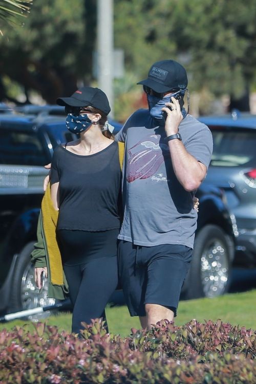 Pregnant Katherine Schwarzenegger and Chris Pratt Out in Santa Monica 2020/06/01 7