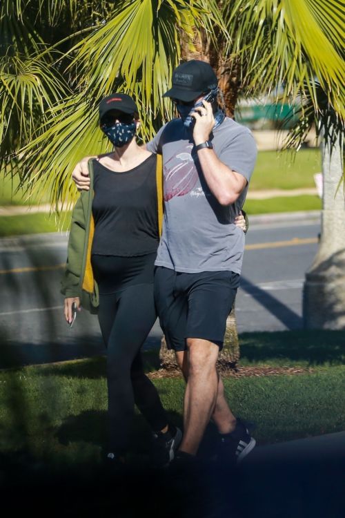 Pregnant Katherine Schwarzenegger and Chris Pratt Out in Santa Monica 2020/06/01 8