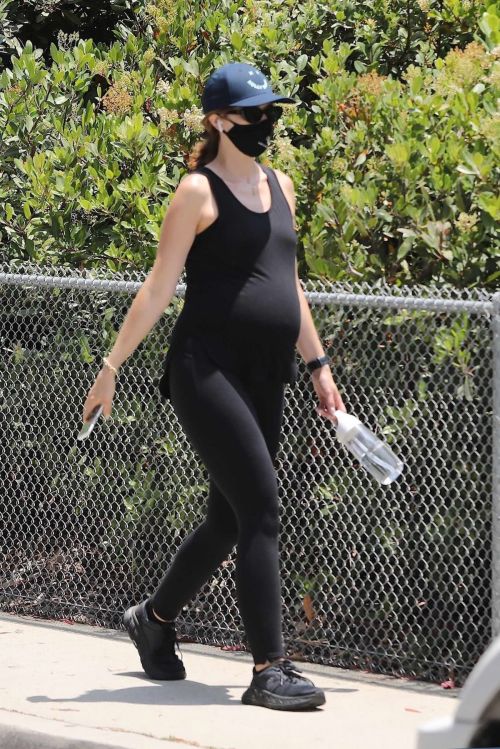 Pregnant Katherine Schwarzenegger Out and About in Santa Monica 2020/06/20 2