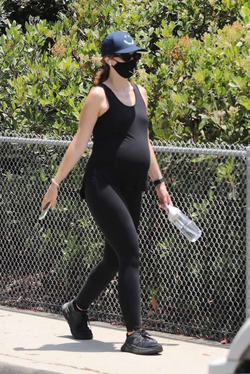 Pregnant Katherine Schwarzenegger Out and About in Santa Monica 2020/06/20 1