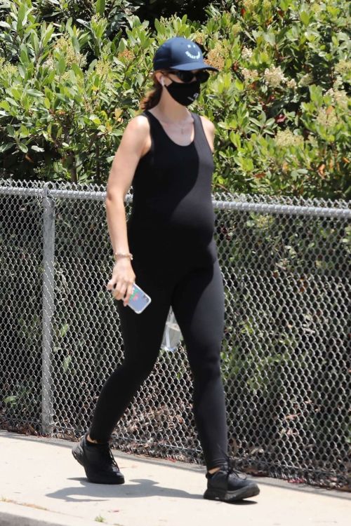 Pregnant Katherine Schwarzenegger Out and About in Santa Monica 2020/06/20 4