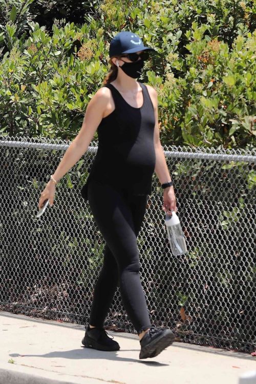 Pregnant Katherine Schwarzenegger Out and About in Santa Monica 2020/06/20 4