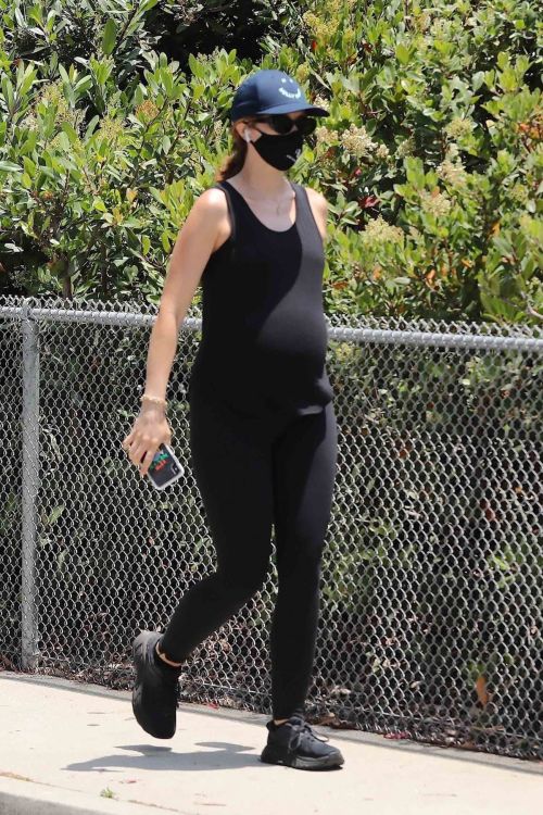 Pregnant Katherine Schwarzenegger Out and About in Santa Monica 2020/06/20 6