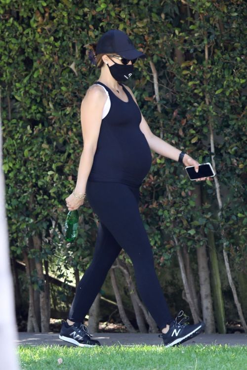 Pregnant Katherine Schwarzenegger Out Hiking in Pacific Palisades 2020/06/11 10