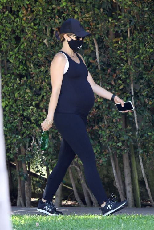Pregnant Katherine Schwarzenegger Out Hiking in Pacific Palisades 2020/06/11 1