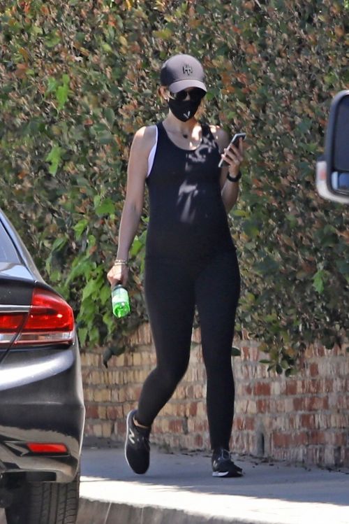 Pregnant Katherine Schwarzenegger Out Hiking in Pacific Palisades 2020/06/11 7