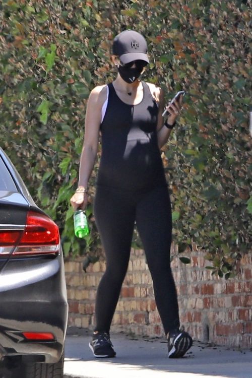 Pregnant Katherine Schwarzenegger Out Hiking in Pacific Palisades 2020/06/11 11