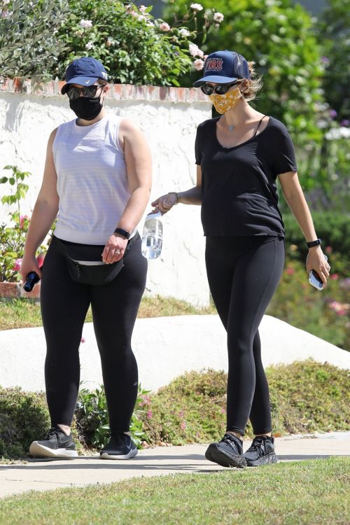Pregnant Katherine Schwarzenegger Out with a Friend in Santa Monica 2020/06/13 1