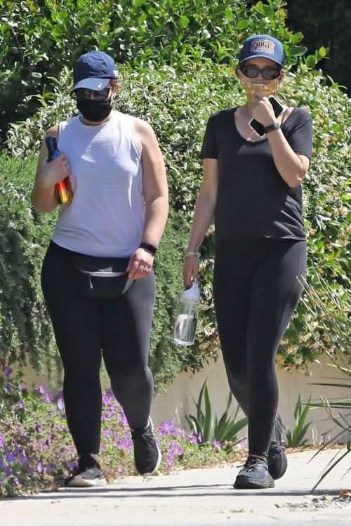 Pregnant Katherine Schwarzenegger Out with a Friend in Santa Monica 2020/06/13 3
