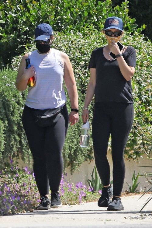 Pregnant Katherine Schwarzenegger Out with a Friend in Santa Monica 2020/06/13 4