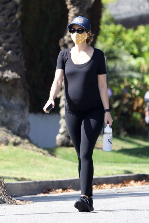 Pregnant Katherine Schwarzenegger Out with a Friend in Santa Monica 2020/06/13 7