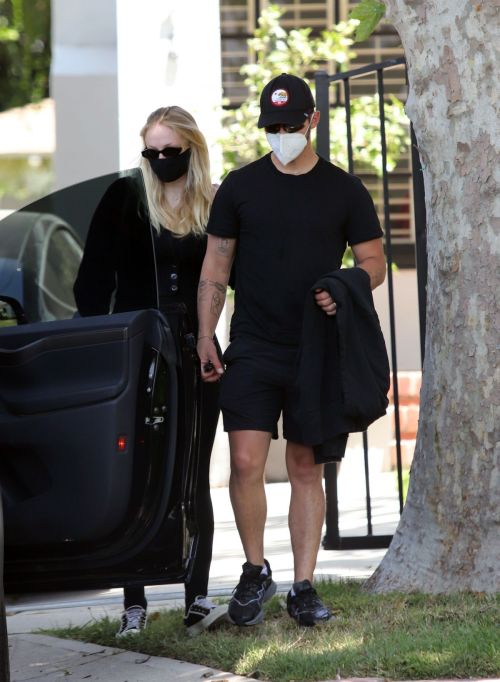 Pregnant Sophie Turner and Joe Jonas Out in Los Angeles 2020/06/20
