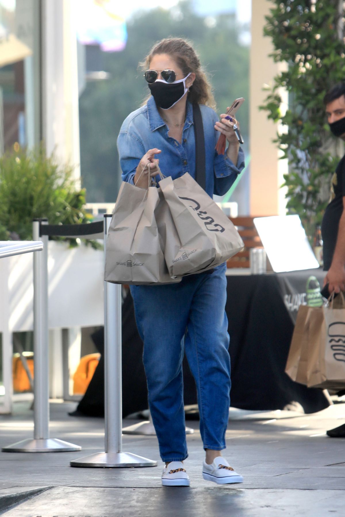 Rebecca Gayheart in Denim Overalls at Shake Shack in Los Angeles 2020/06/19