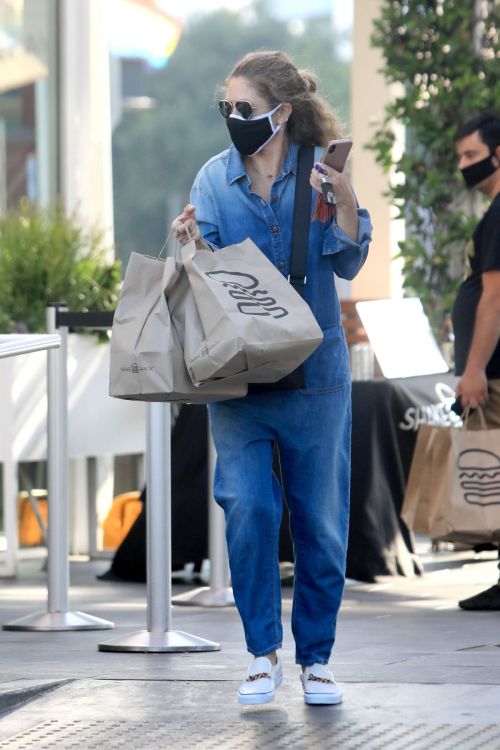 Rebecca Gayheart in Denim Overalls at Shake Shack in Los Angeles 2020/06/19 2