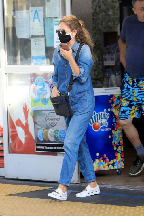 Rebecca Gayheart in Denim Overalls at Shake Shack in Los Angeles 2020/06/19 6