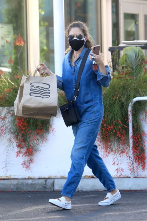 Rebecca Gayheart in Denim Overalls at Shake Shack in Los Angeles 2020/06/19 8