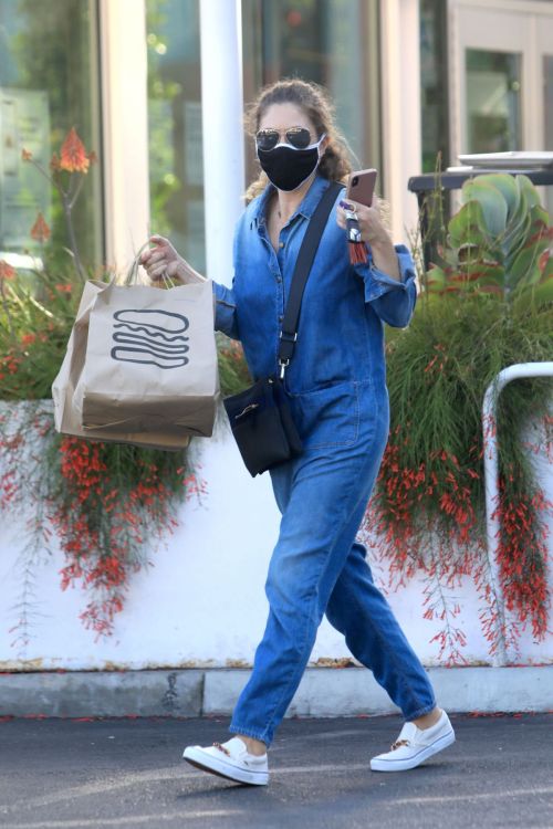 Rebecca Gayheart in Denim Overalls at Shake Shack in Los Angeles 2020/06/19 11