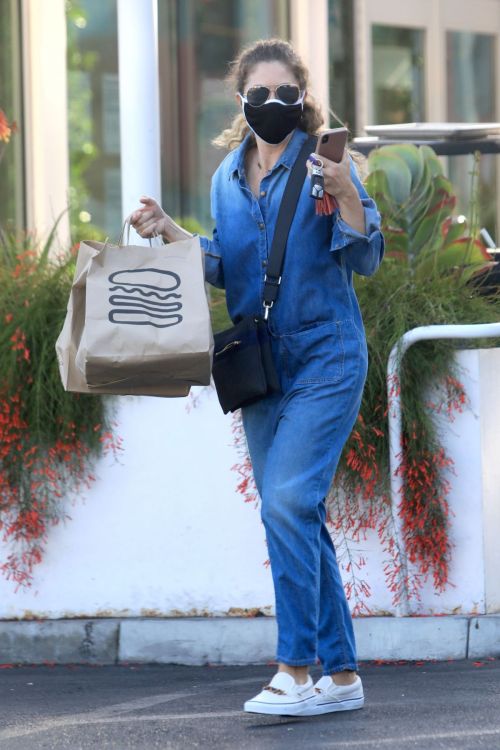 Rebecca Gayheart in Denim Overalls at Shake Shack in Los Angeles 2020/06/19