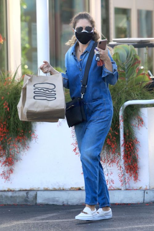 Rebecca Gayheart in Denim Overalls at Shake Shack in Los Angeles 2020/06/19 12
